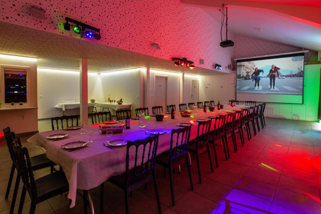 L'Epinette - Gite De Groupe Et Salle De Reception Allevard Buitenkant foto