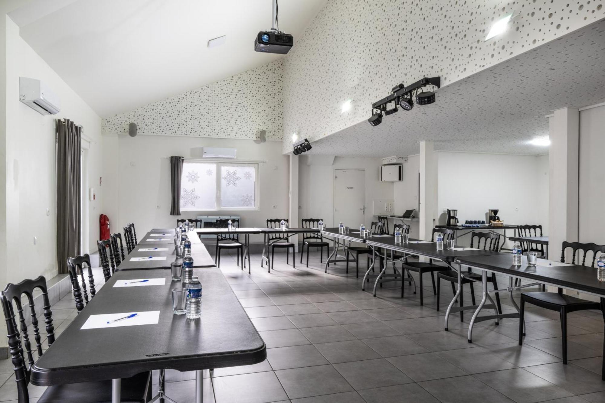 L'Epinette - Gite De Groupe Et Salle De Reception Allevard Buitenkant foto